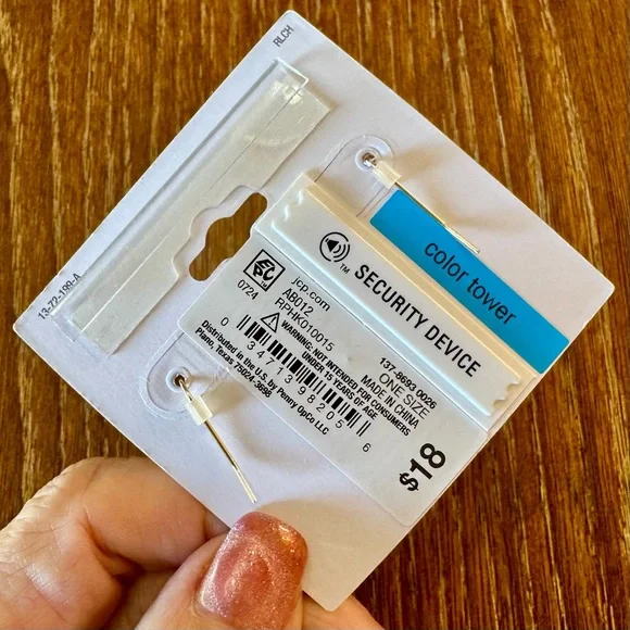 BUNDLE ME! NWT pink & gold Liz Claiborne fashion earrings - Picture 3 of 6